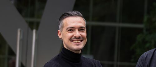 Jourik Ciesielski: “AI is een blijver, maar de mens maakt nog steeds het verschil”